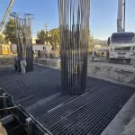 پیشرفت پروژه پل روگذر مخابرات / بتن‌ریزی چهارمین فونداسیون انجام شد